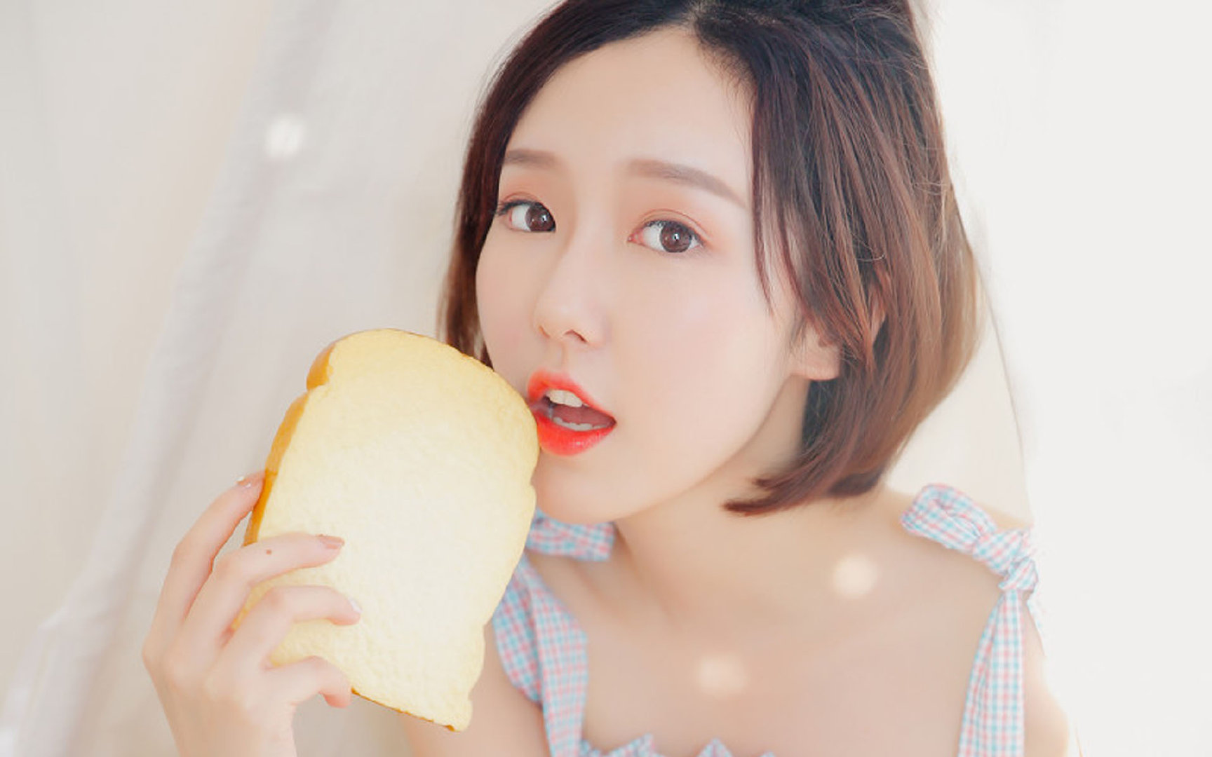 当莱万沉默如金,许昕用球拍奏响东方狂想曲