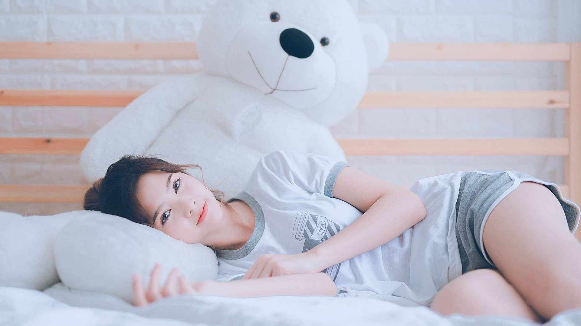 赛道上的沉默英雄，佩雷兹单骑救主，迈凯伦鏖战阿斯顿马丁上演惊天逆转